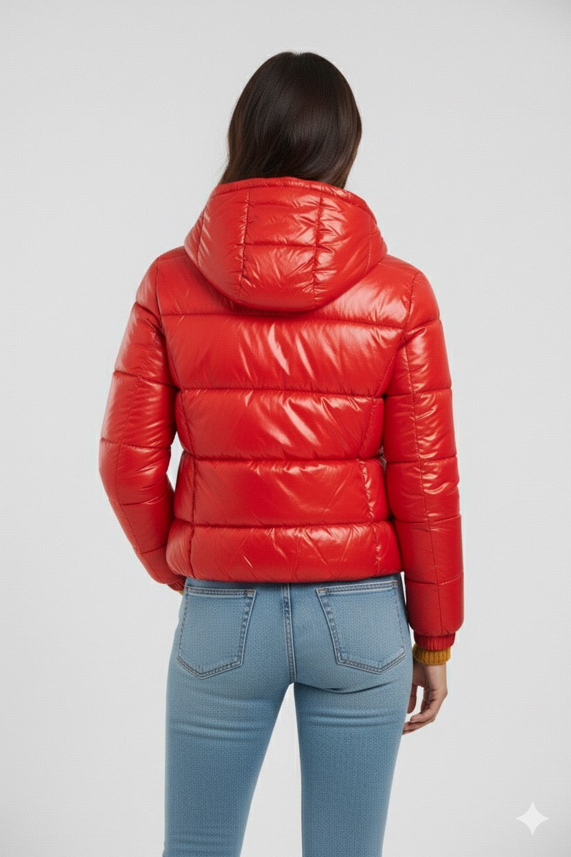 Doudoune à capuche haute brillance en Rouge