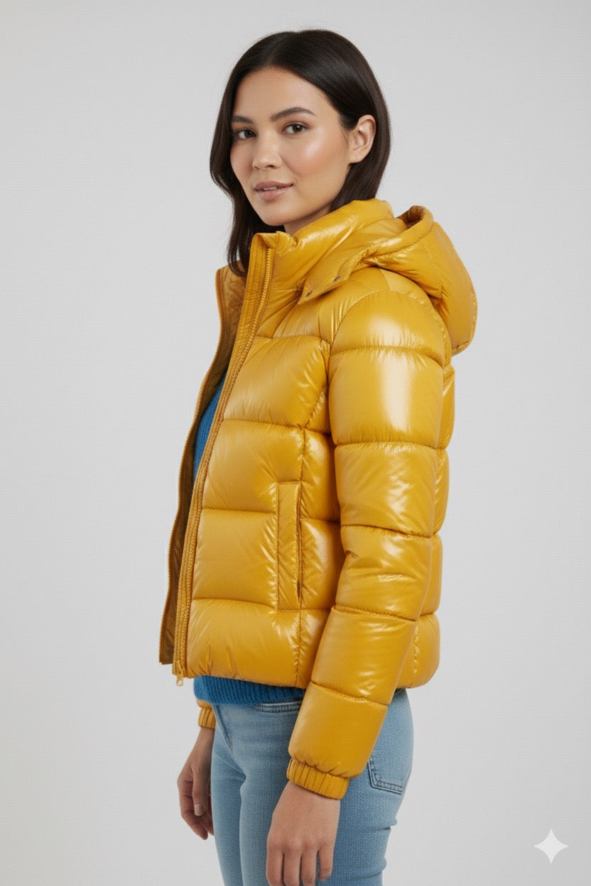 Doudoune à capuche haute brillance en jaune