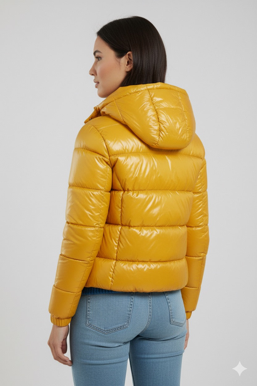 Doudoune à capuche haute brillance en jaune